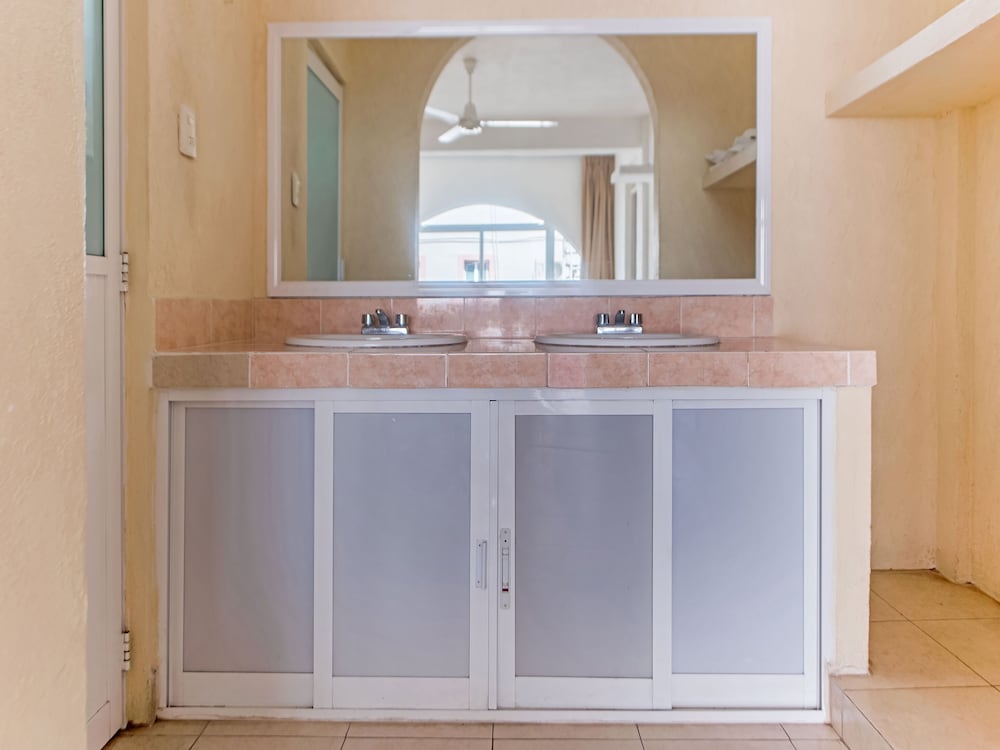 capital o hotel el mejicano acapulco