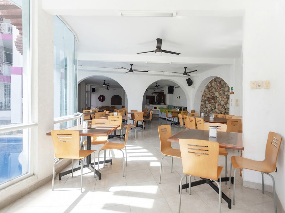 capital o hotel el mejicano acapulco