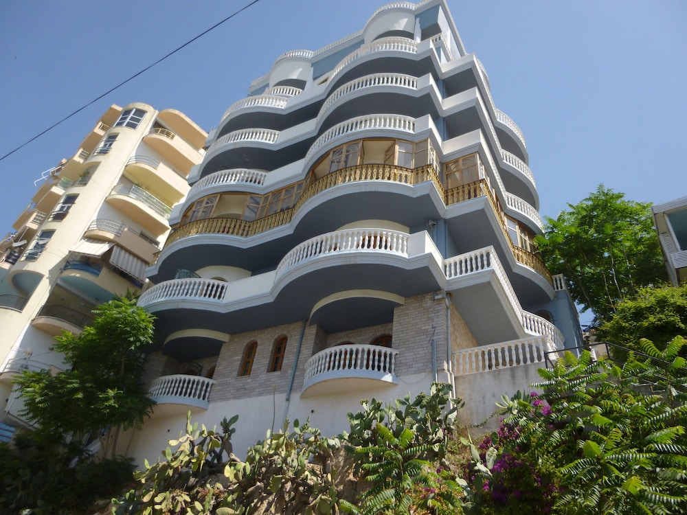 conti monte cristos hotel