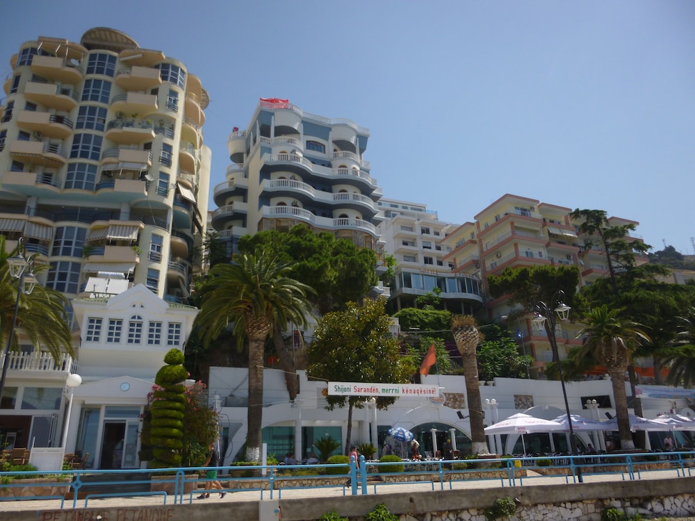 conti monte cristos hotel