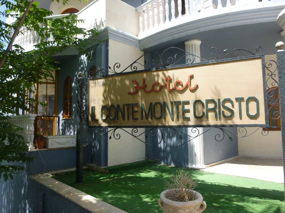 conti monte cristos hotel