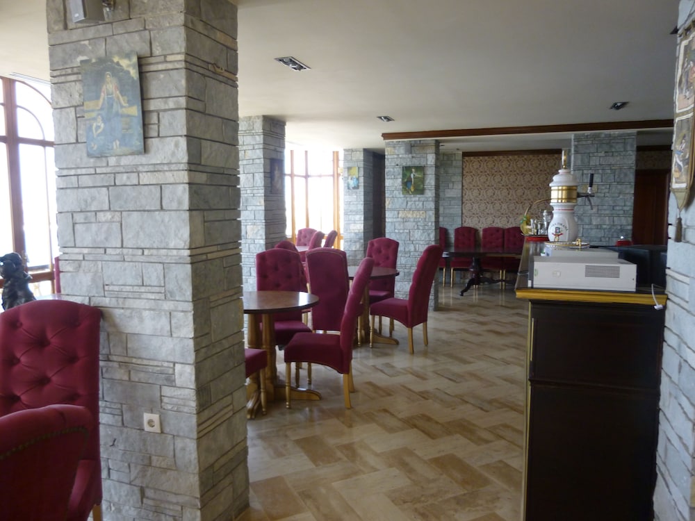 conti monte cristos hotel