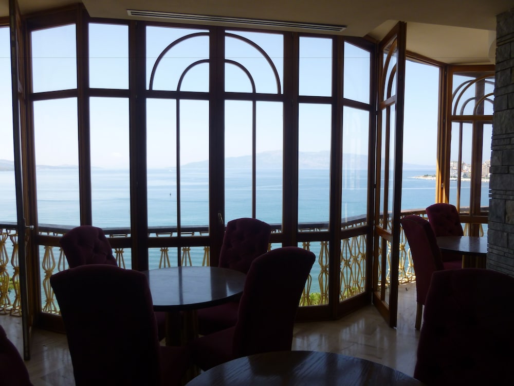 conti monte cristos hotel