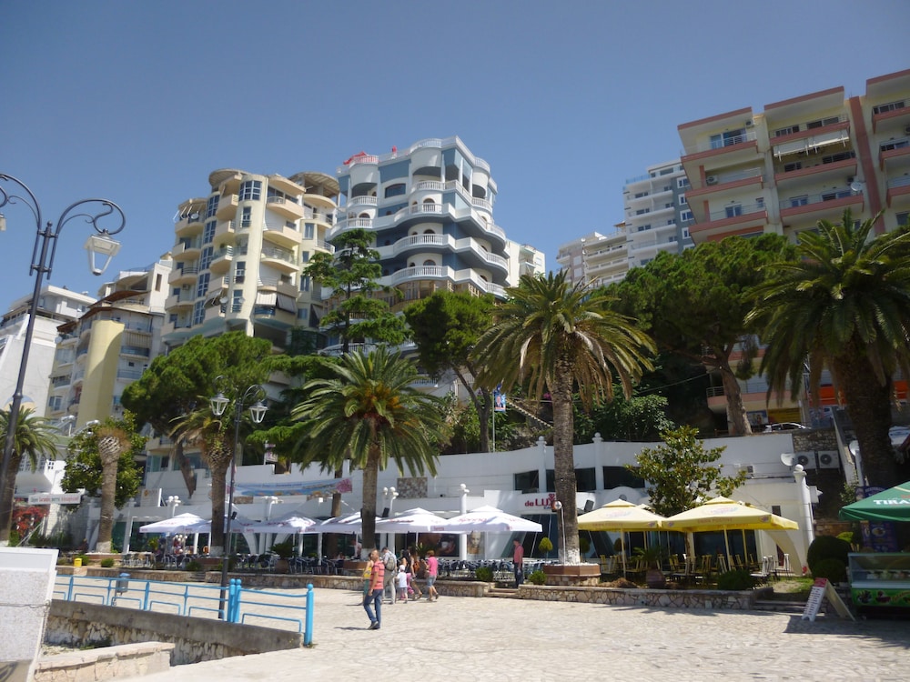 conti monte cristos hotel