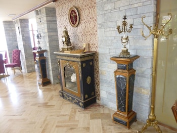 conti monte cristos hotel