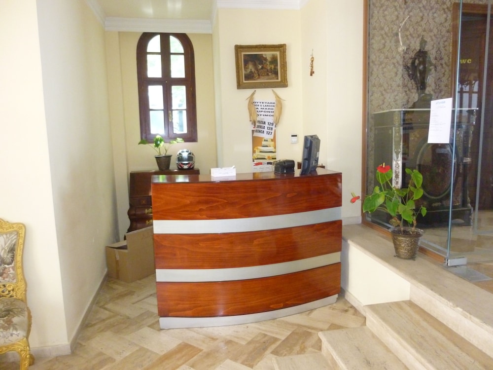 conti monte cristos hotel