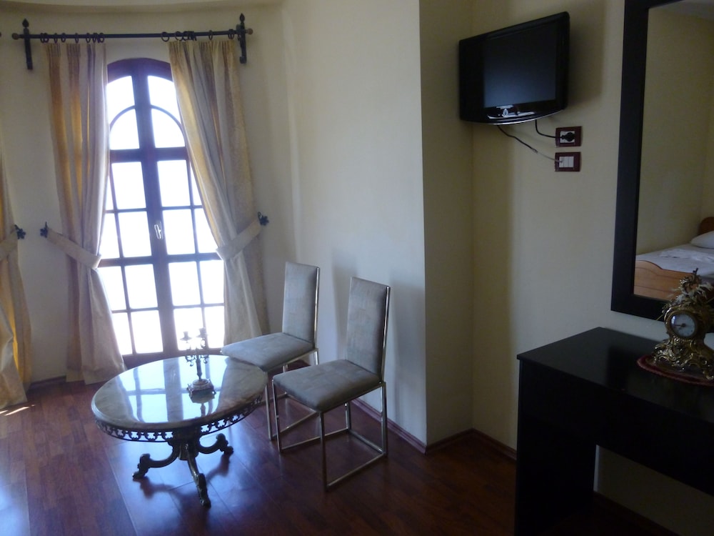 conti monte cristos hotel