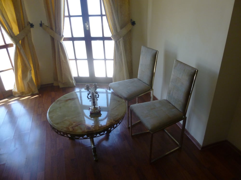 conti monte cristos hotel