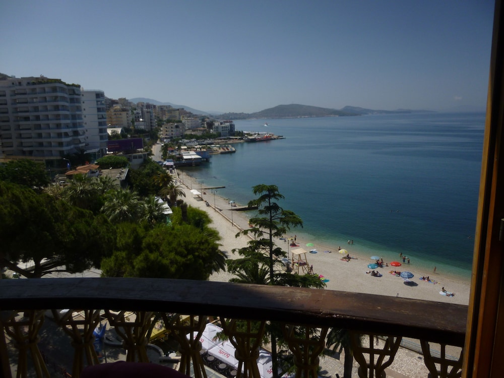 conti monte cristos hotel