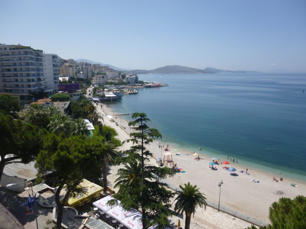 conti monte cristos hotel