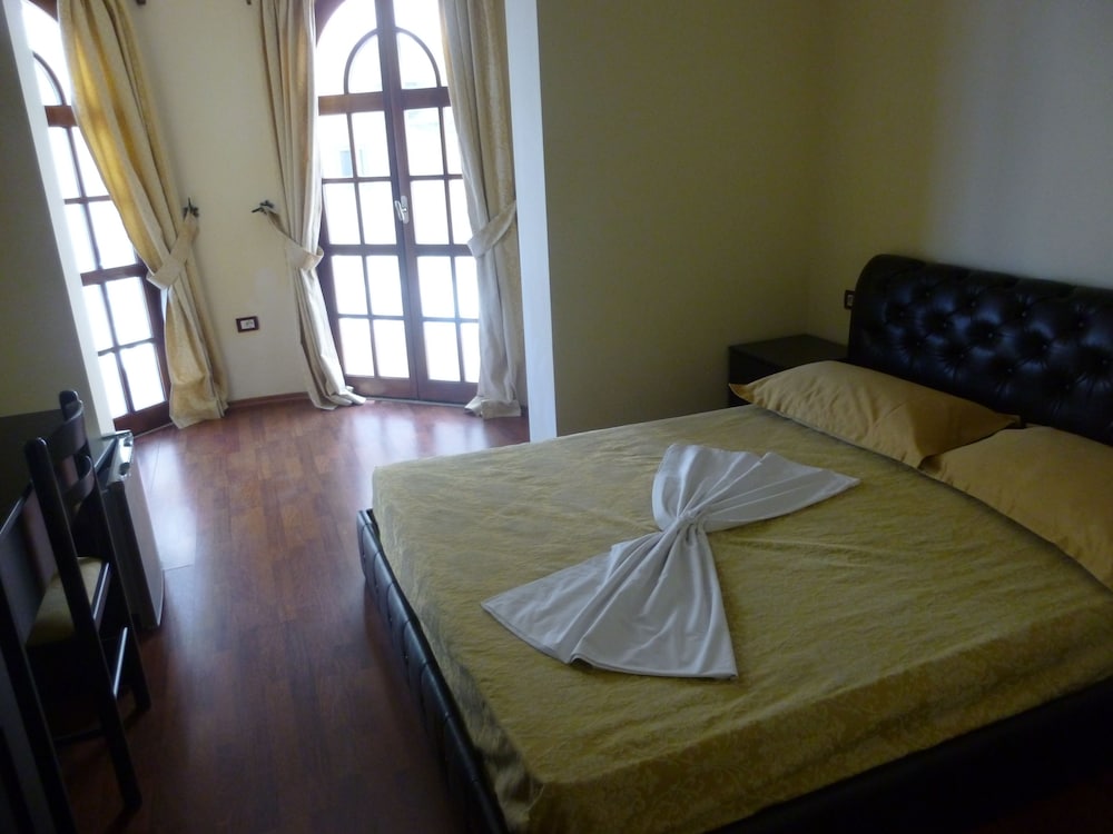 conti monte cristos hotel