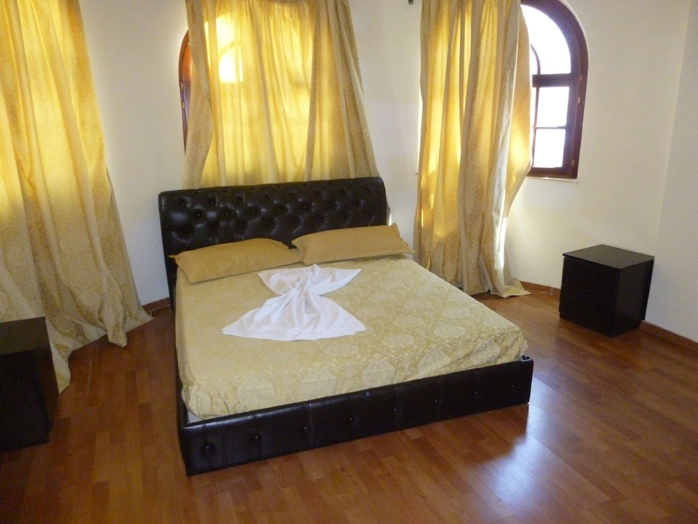 conti monte cristos hotel