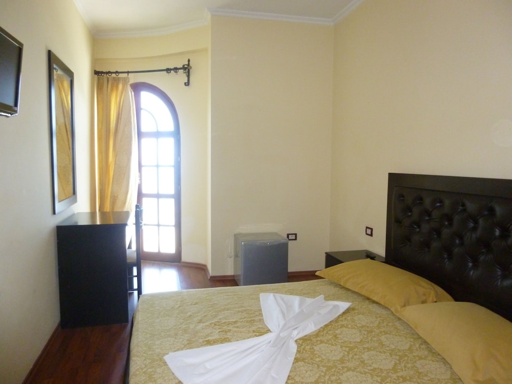 conti monte cristos hotel