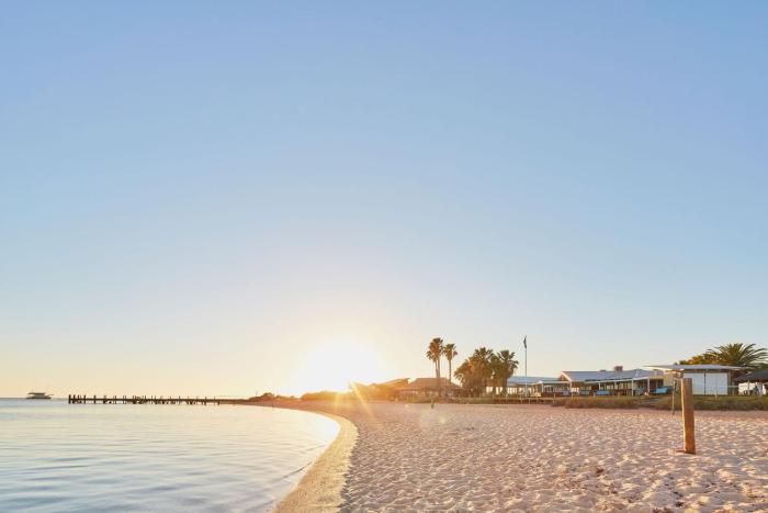 rac monkey mia dolphin resort