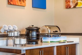 Comfort Inn & Suites Redwood Country,Fortuna>>Eureka,3 star