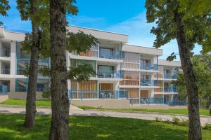 forest beach hotel