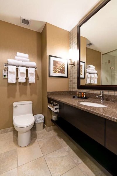 hotel kelowna and conference centre