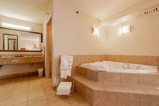 hotel kelowna and conference centre