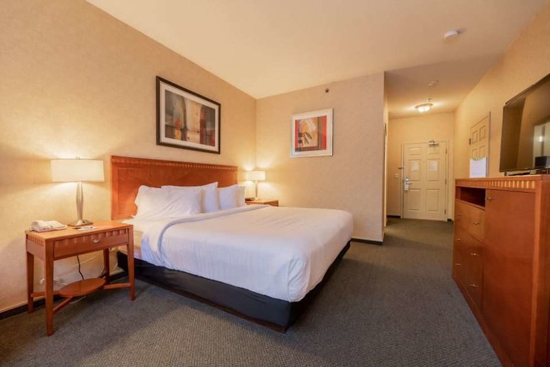 hotel kelowna and conference centre