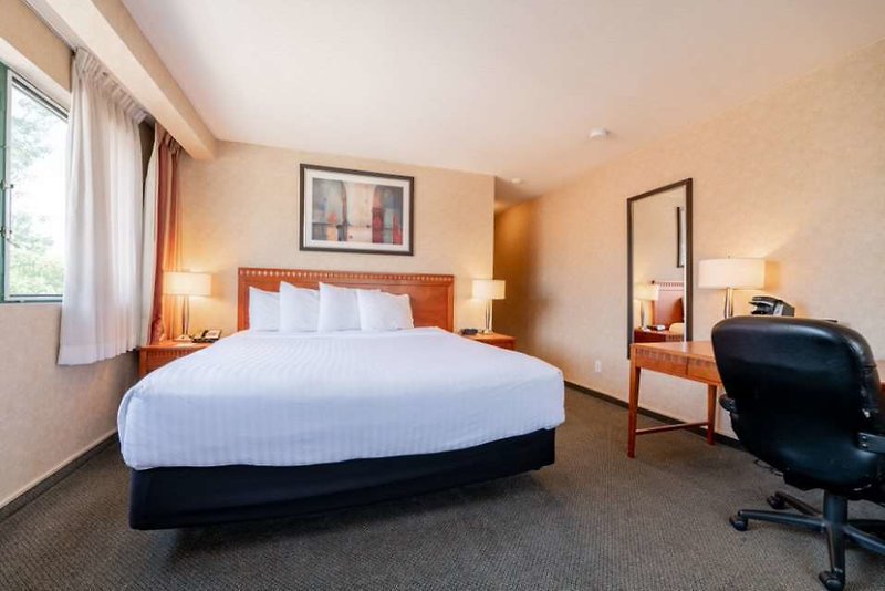 hotel kelowna and conference centre