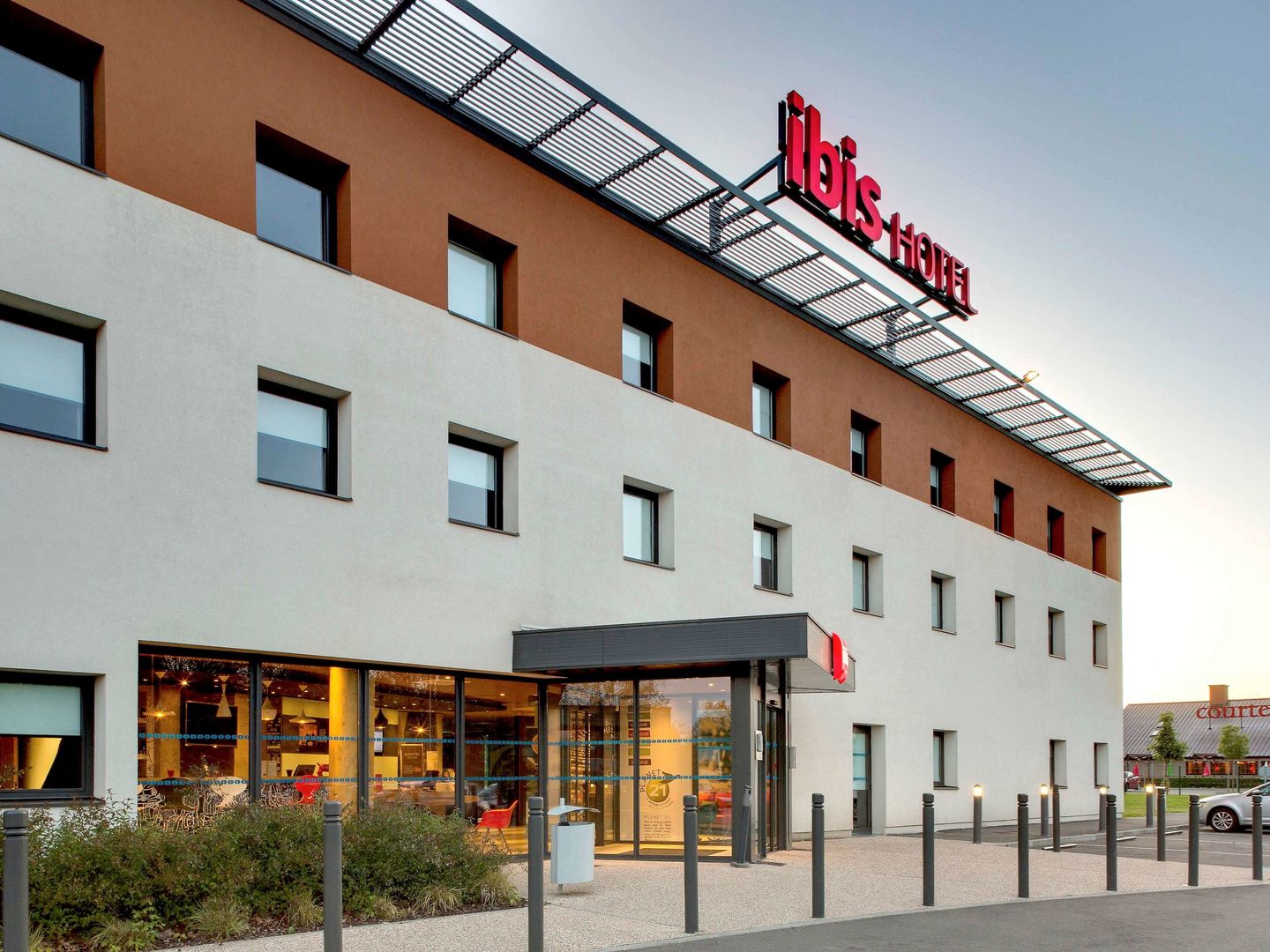 ibis montceau les mines