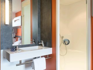 ibis budget aeroport lyon saint exupery