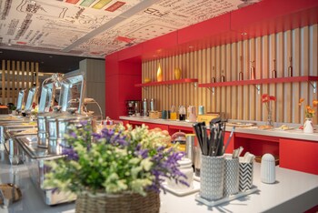 ibis xinzhou qiyi road hotel