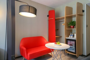 ibis xinzhou qiyi road hotel