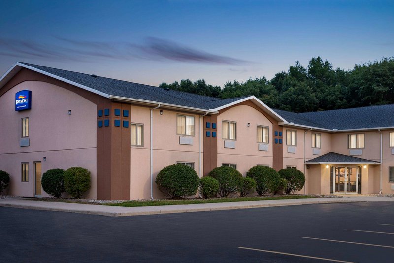 baymont inn and suites by wyndham swanton toledo airport