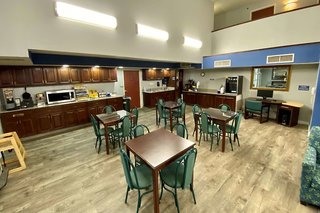 baymont inn and suites by wyndham swanton toledo airport