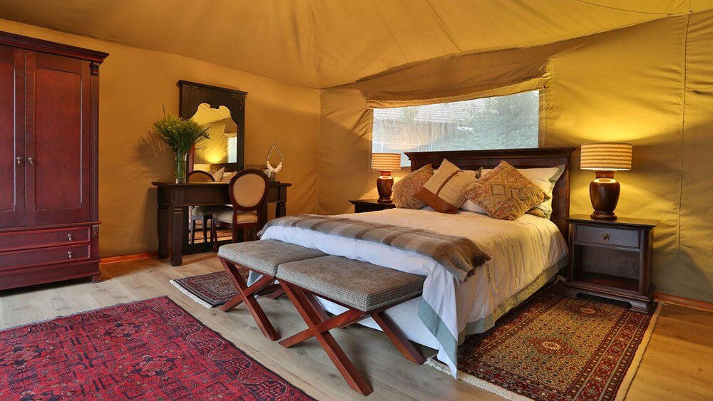 Kadizora Camp,Okavango Delta>>North-West,4 star