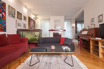 urban hostel and apartments