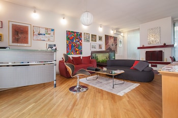 urban hostel and apartments