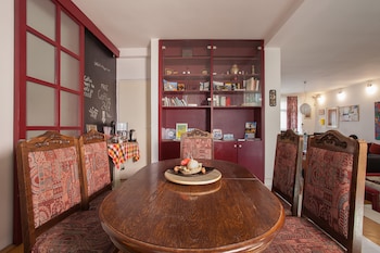 urban hostel and apartments