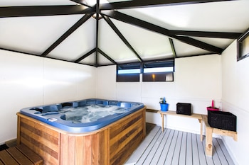 Accent On Taupo,Two Mile Bay>>Taupo,4 star