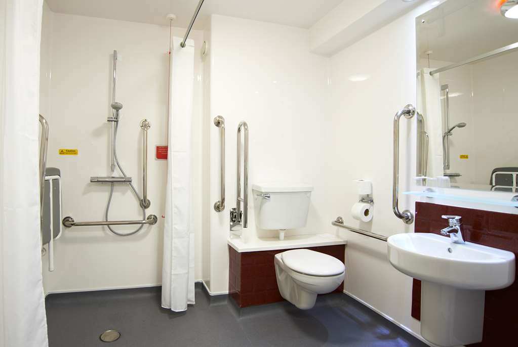 travelodge bromborough