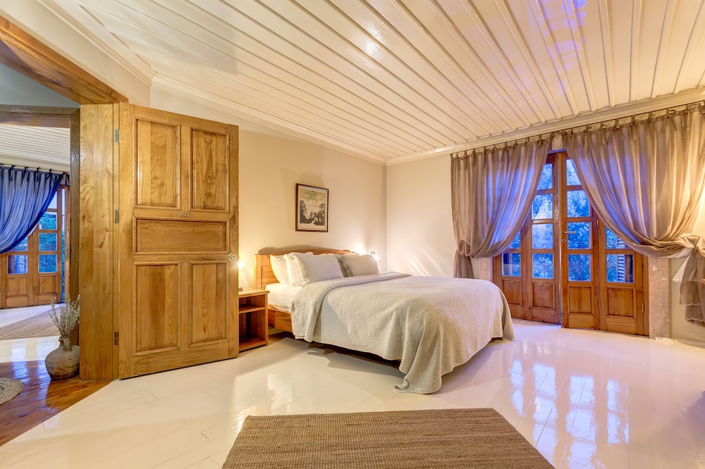 jade residence