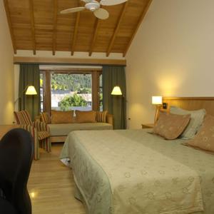 Hotel Y Cabanas Le Village,Neuquén>>San Martin De Los Andes,3 star