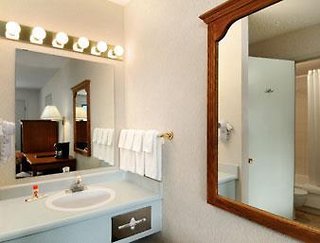 Super 8 By Wyndham Kelowna Bc,Kelowna>>British Columbia,2 star