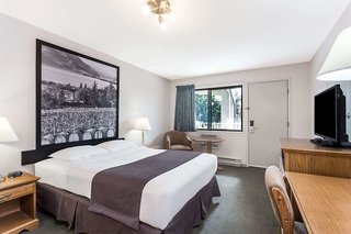 super 8 by wyndham kelowna bc