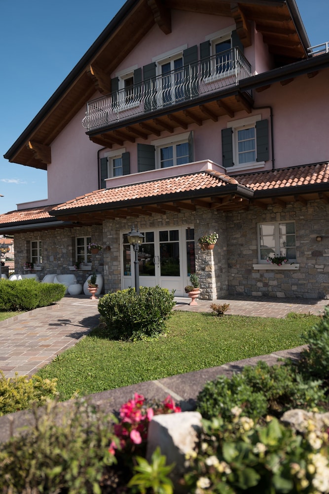 tami hotel resort spa