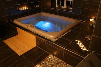 hotel and garden u holubu