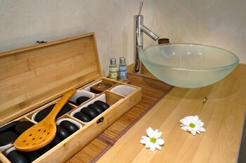 hotel and garden u holubu