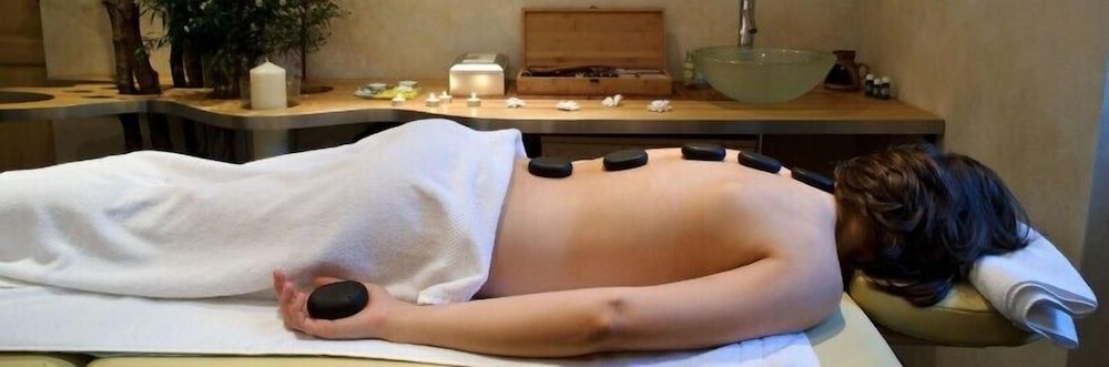 hotel and garden u holubu