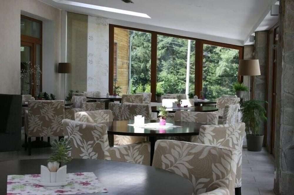 hotel and garden u holubu