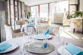 hotel and garden u holubu