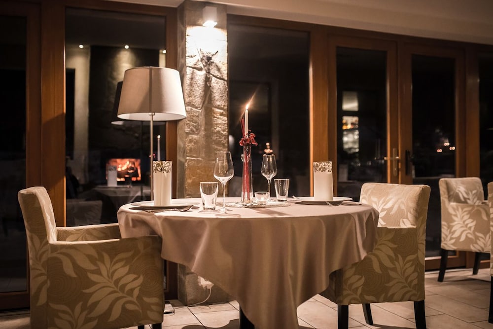 hotel and garden u holubu