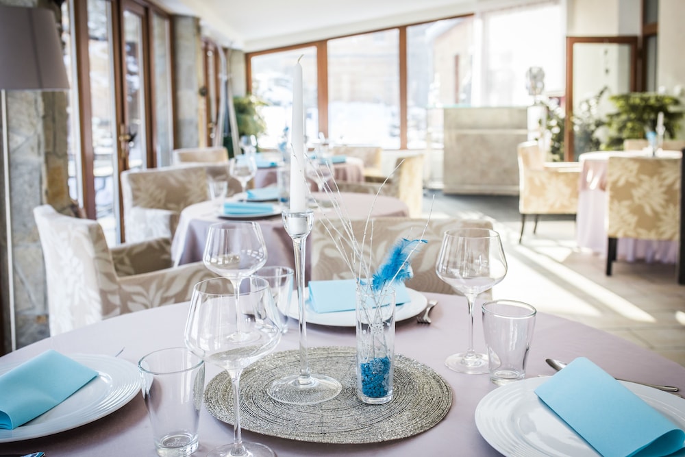 hotel and garden u holubu