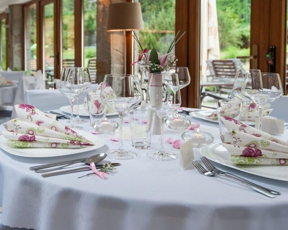 hotel and garden u holubu