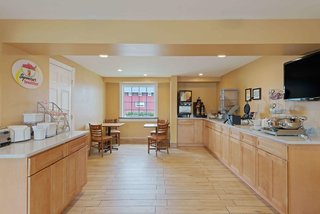 super 8 by wyndham sturbridge